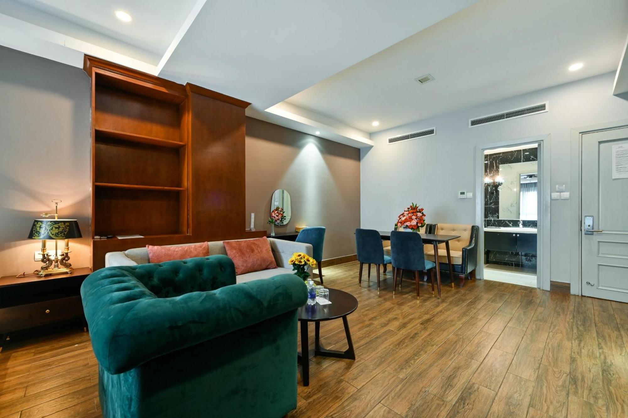 הו צ'י מין סיטי California Saigon Hotel & Rooftop Pool מראה חיצוני תמונה