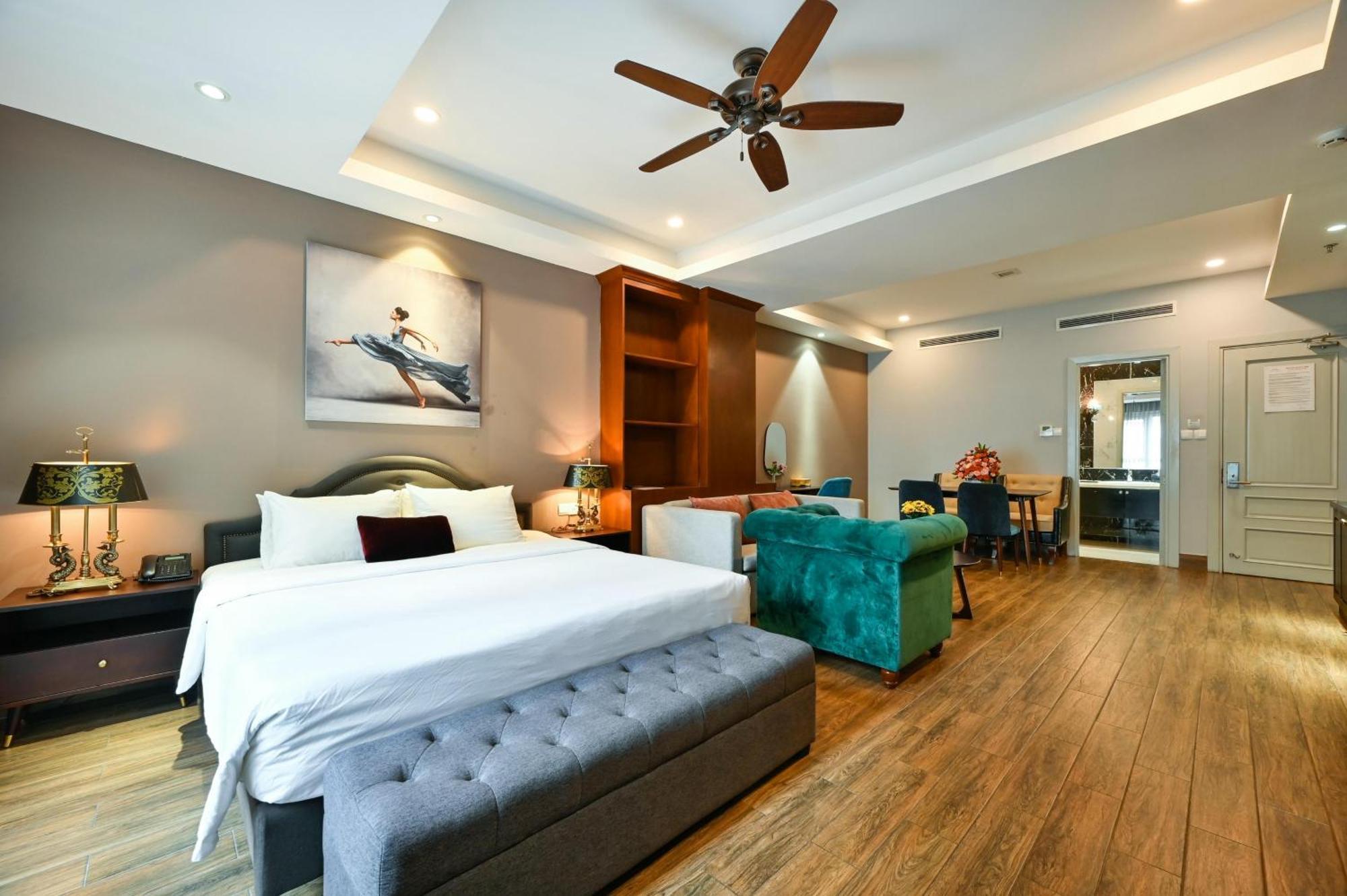 הו צ'י מין סיטי California Saigon Hotel & Rooftop Pool מראה חיצוני תמונה