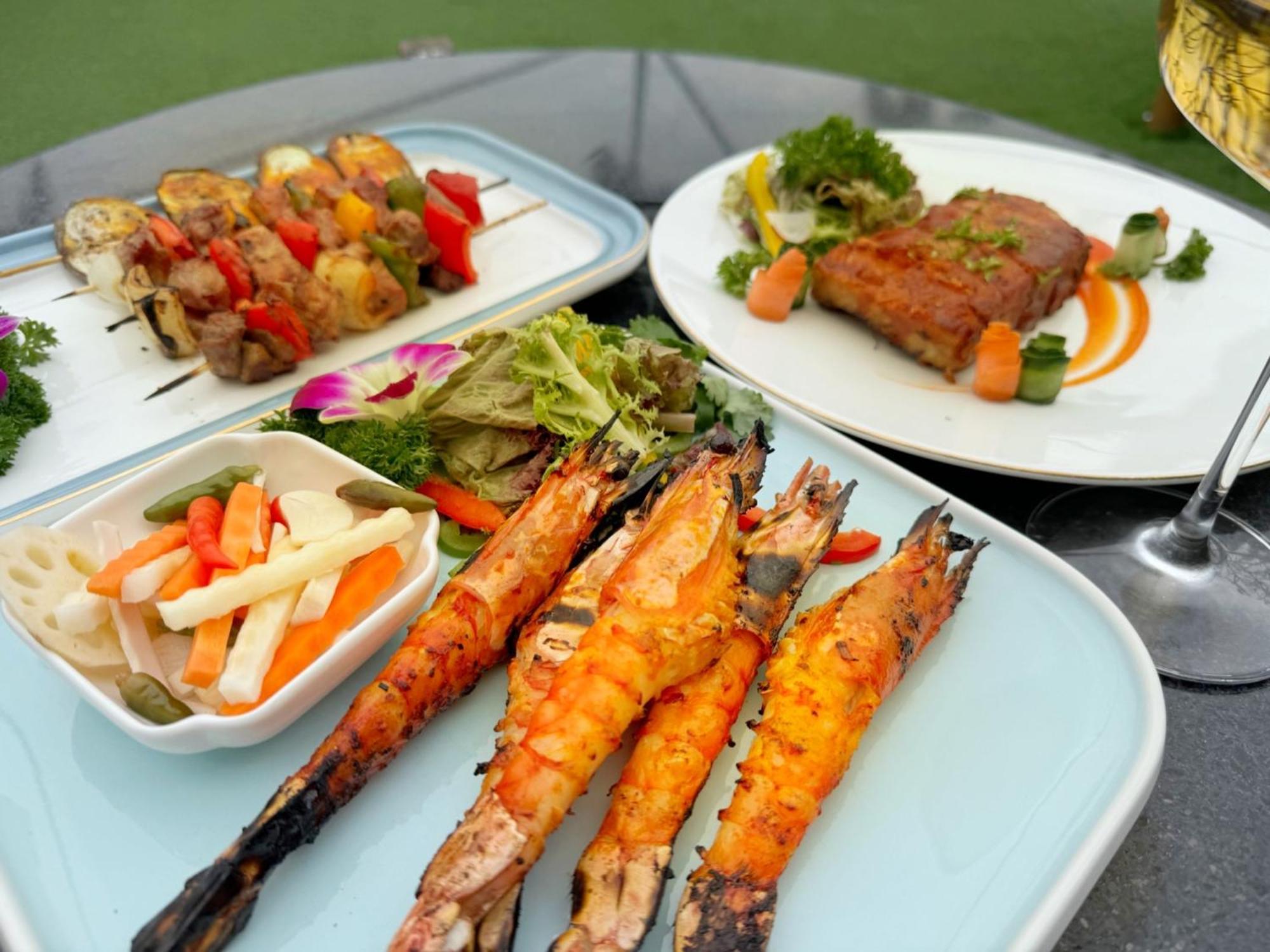 הו צ'י מין סיטי California Saigon Hotel & Rooftop Pool מראה חיצוני תמונה