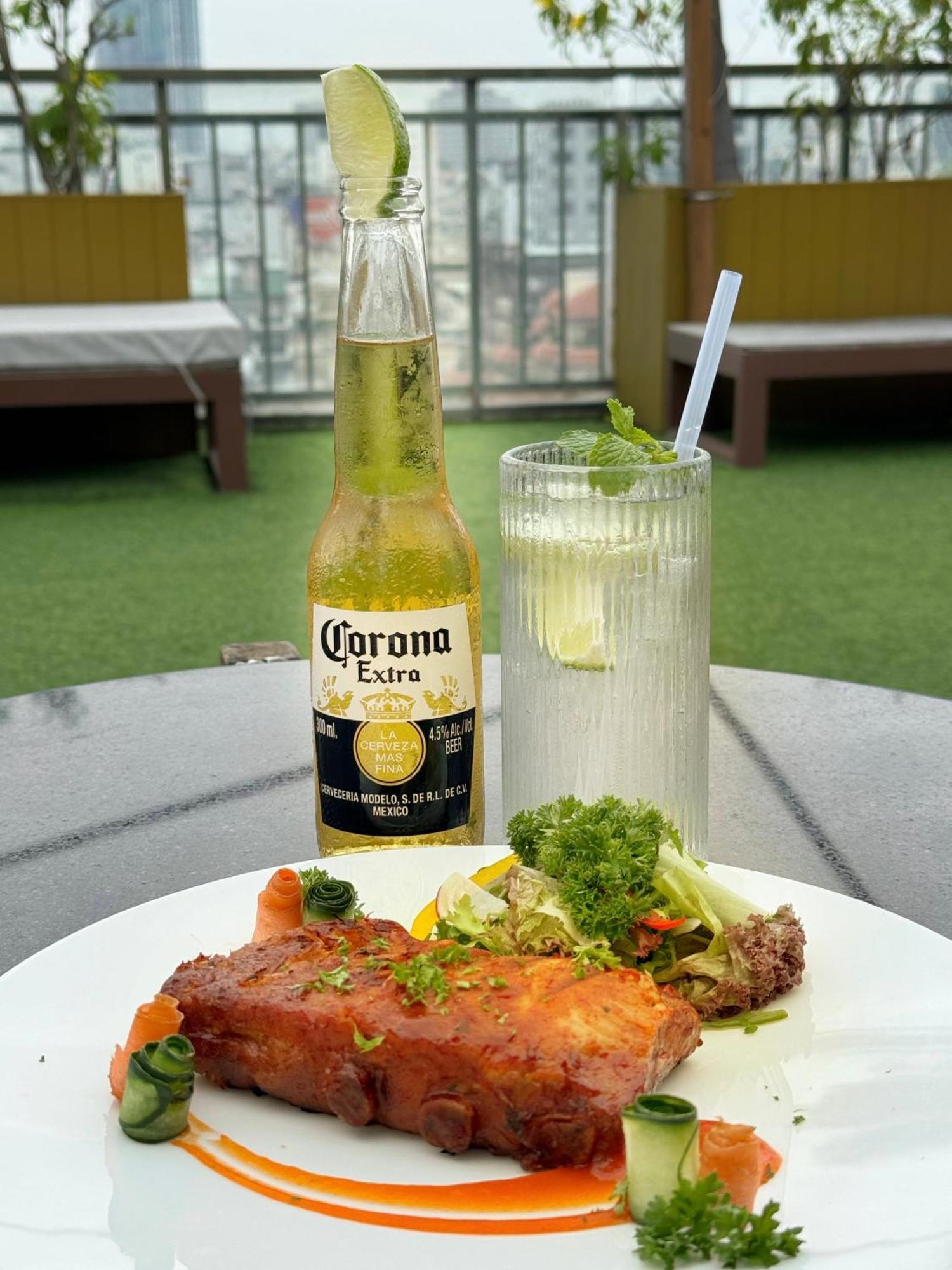 הו צ'י מין סיטי California Saigon Hotel & Rooftop Pool מראה חיצוני תמונה